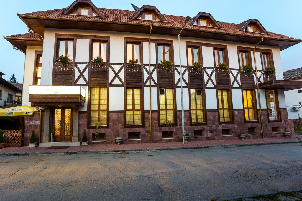 Family Hotel Tetewen Zewnętrze zdjęcie